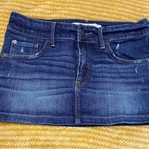Abercrombie Use  like new conditions mini skirt size 4